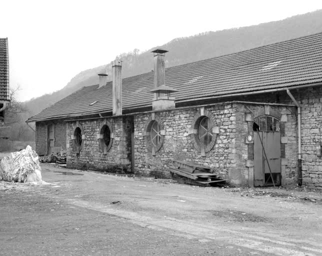 Vue de trois quarts droit de l'atelier ouest.