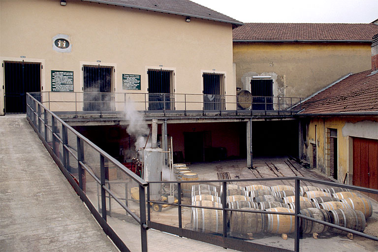 Façades sur cour des chais.