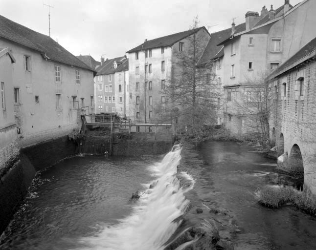 Remplissage du bassin de retenue.