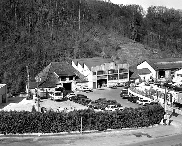 Vue plongeante depuis l'ouest.De gauche à droite : fonderie, garage et atelier de mécanique générale.