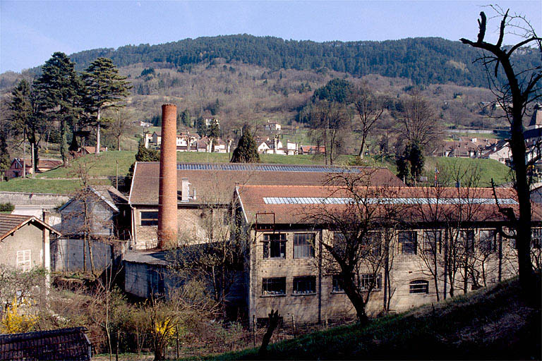 Atelier de fabrication et atelier de mécanique générale depuis l'est.