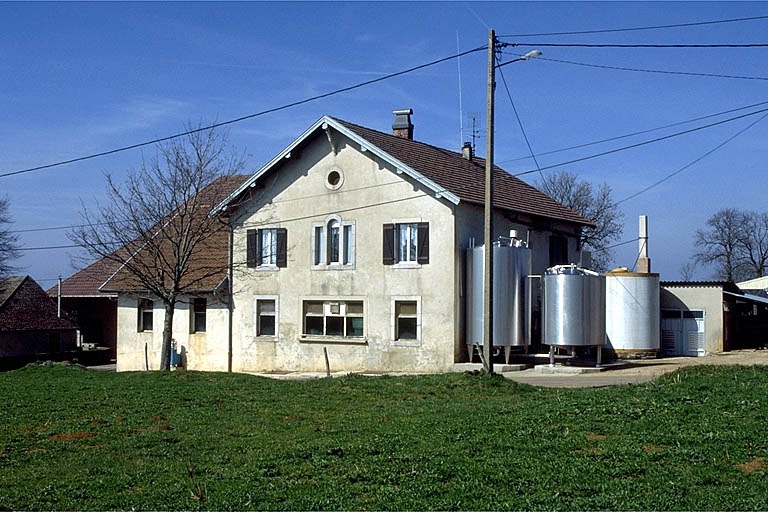 Chilly-sur-Salins : fromagerie.