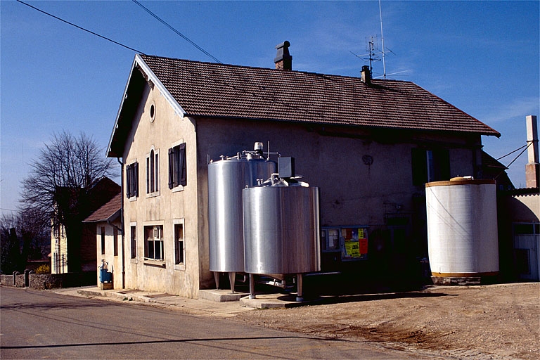 Atelier de fabrication et logement.