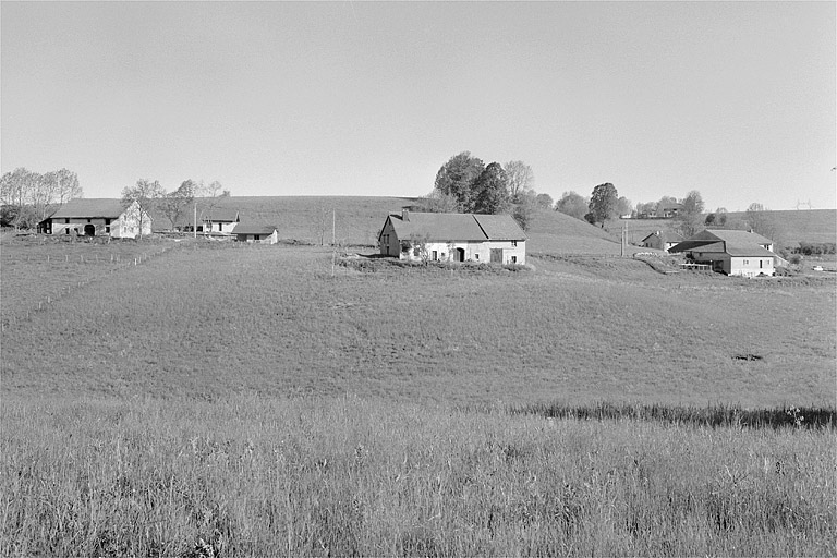 Habitat dispersé, aux Crozats.