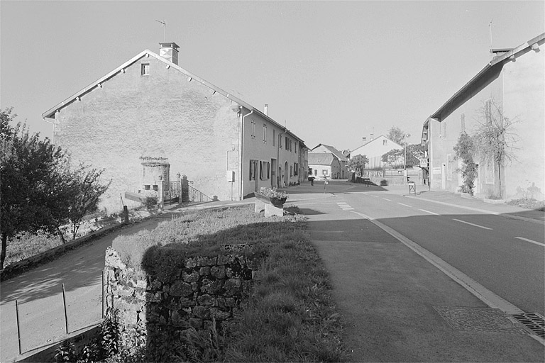 Entrée du village en venant de Château-des-Prés.