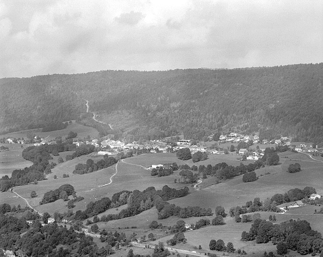 Vue d'ensemble du village de Villard-sur-Bienne.