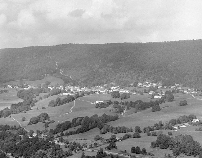 Vue d'ensemble du village.