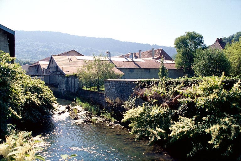 Façades postérieures depuis la Furieuse en aval.