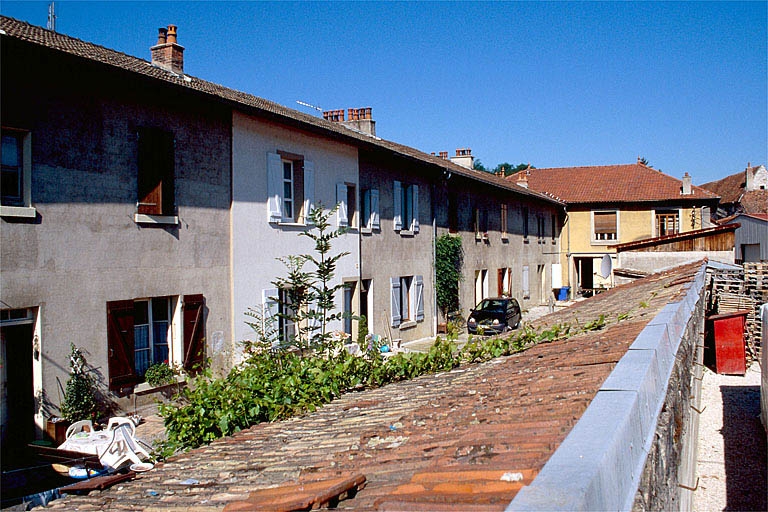 Façade postérieure des logements ouvriers.