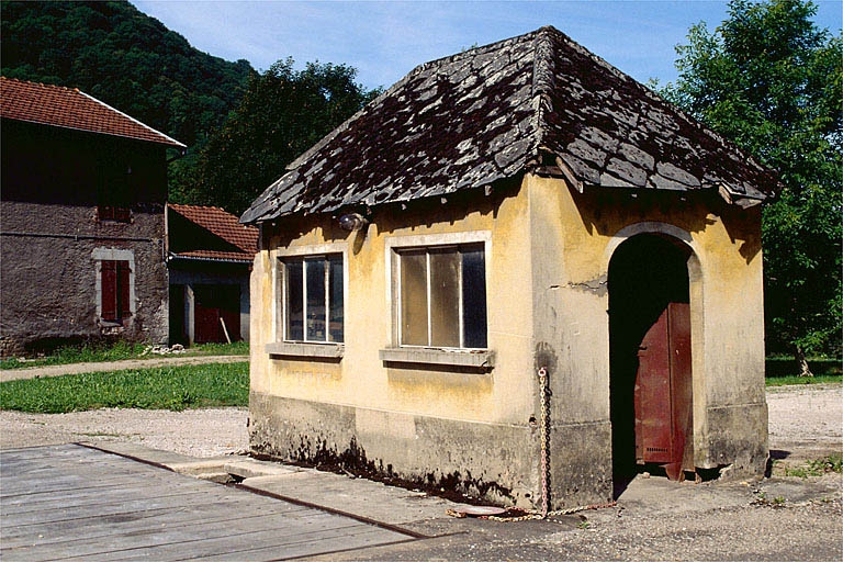 Poste du pont bascule.