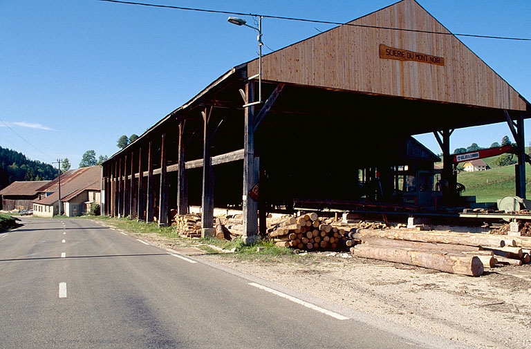 Façades est de la scierie.