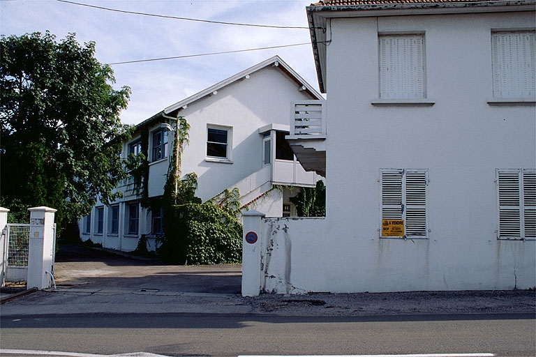 Réfectoire, bureau et logement rue Progin.