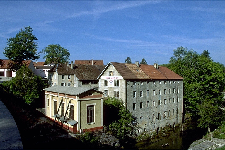 Champagnole : moulin à farine, minoterie, usine de jouets. 