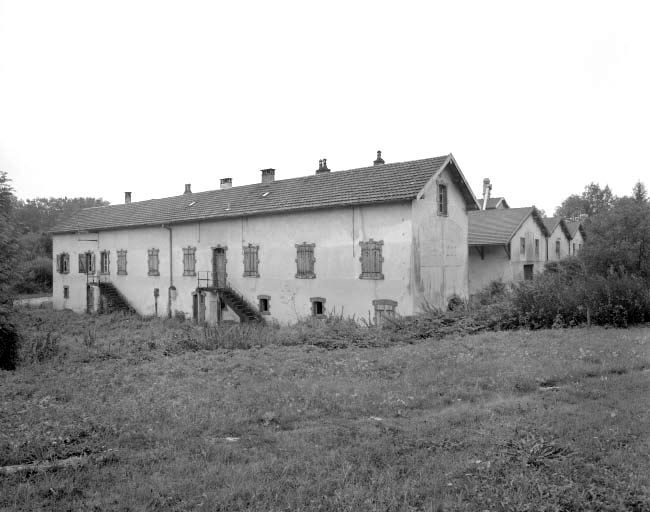 Logement ouvrier et atelier de fabrication vus de trois quarts.