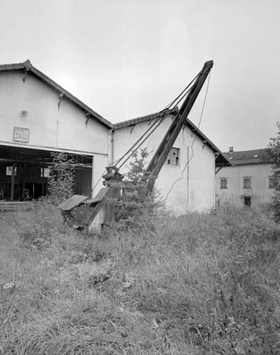 Grue sur l'aire des matières premières.