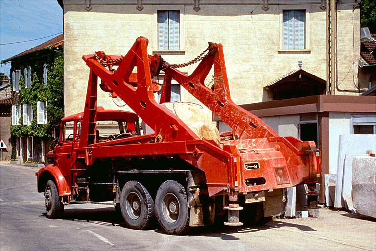 Camion transportant un bloc de marbre de Balanod.