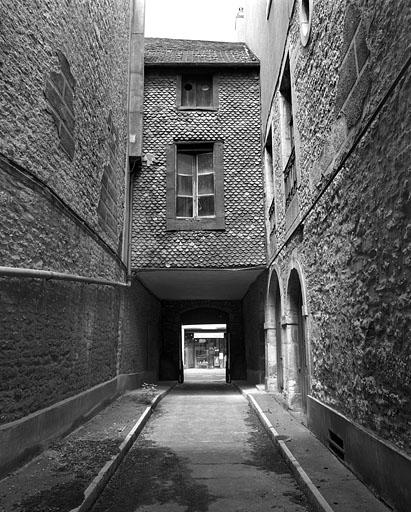 Passage cocher depuis la cour.