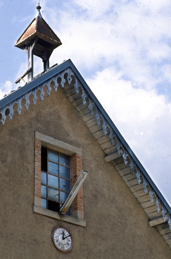 Détail du pignon du bâtiment des bureaux et du laboratoire.