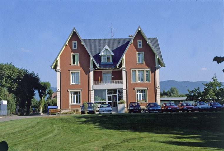 Façade sud-est du logement patronal.