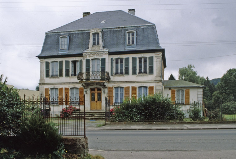 Logement patronal.