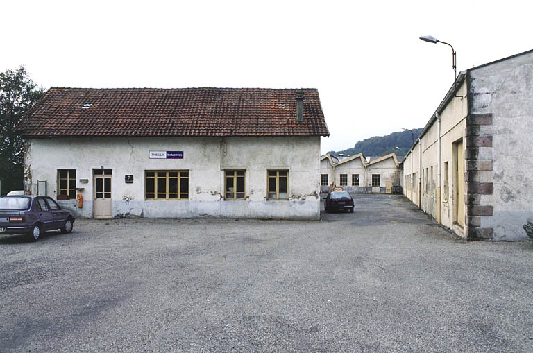 Bureau et ateliers de fabrication depuis le nord.