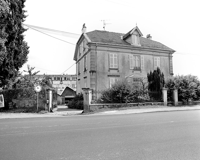 Logement patronal.