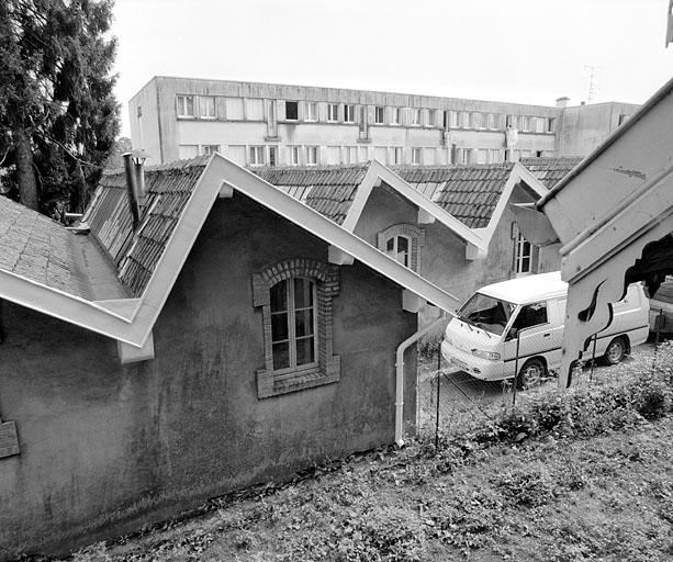Sheds de l'atelier de fabrication.