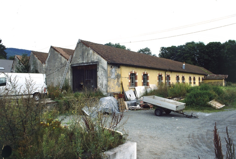 Atelier de fabrication (tissage) depuis le sud-ouest.