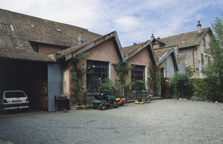 Sheds de l'atelier de fabrication.