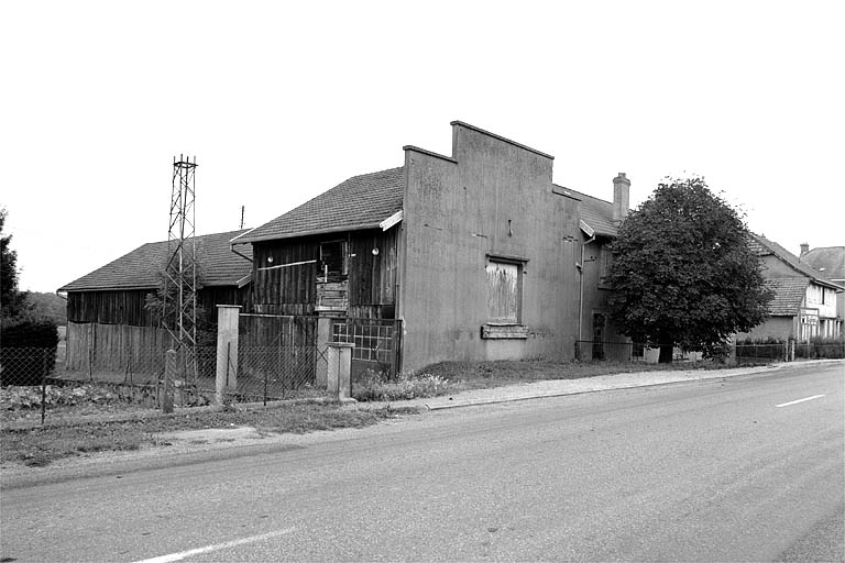 Magasin et entrepôt industriel.