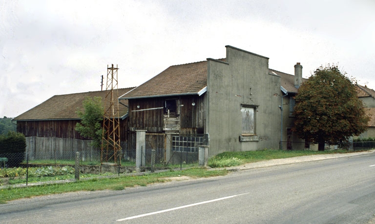 Magasin et entrepôt industriel.