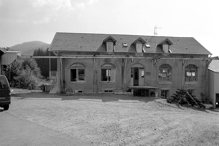 Façade ouest de l'atelier de fabrication primitif.