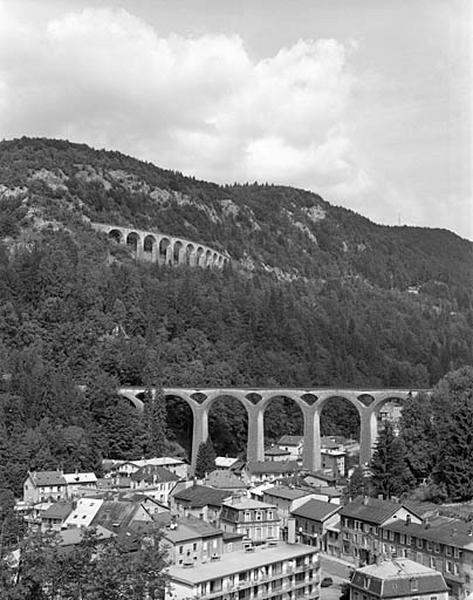 Le grand viaduc, avec celui des Crottes en arrière-plan.