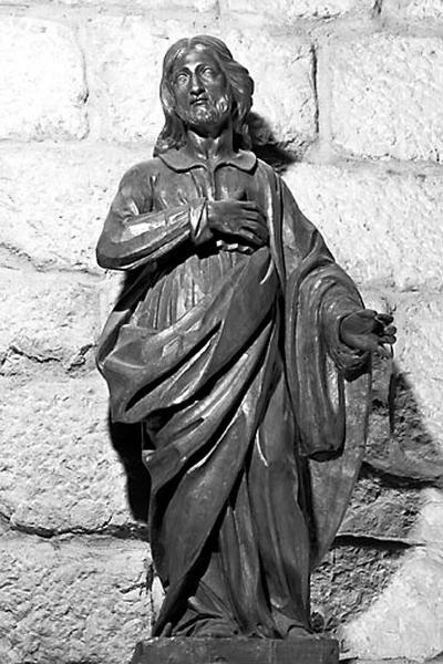 2 statues : le Christ et un saint