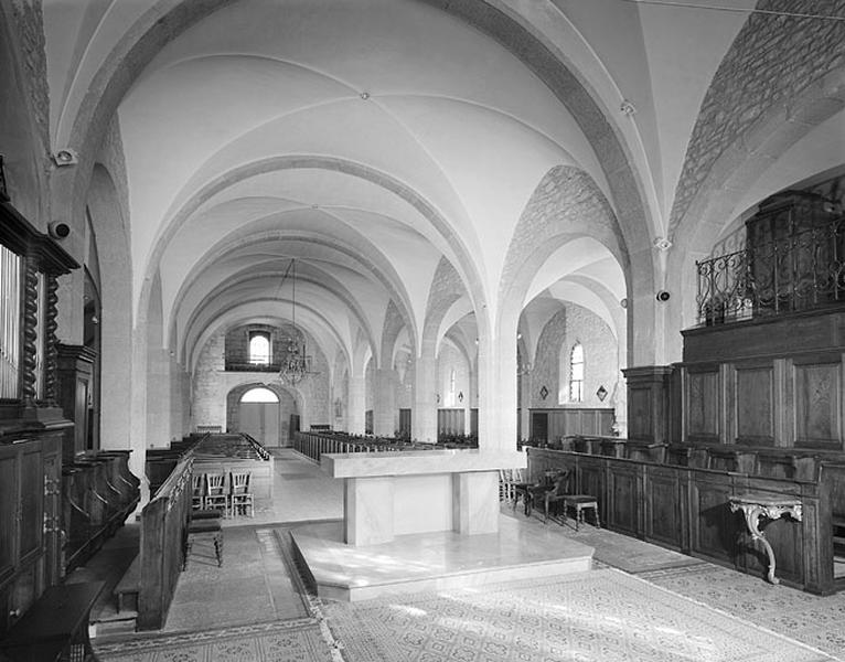 Le vaisseau central vu depuis le choeur.