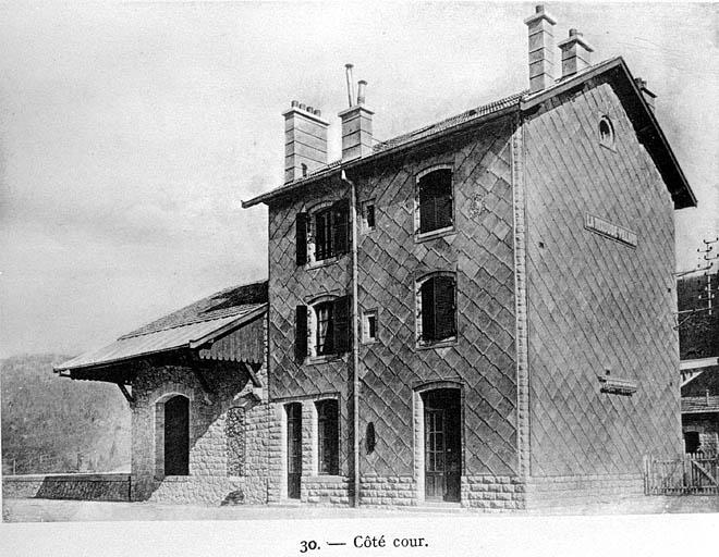 Bâtiment. - Côté cour, [1919].