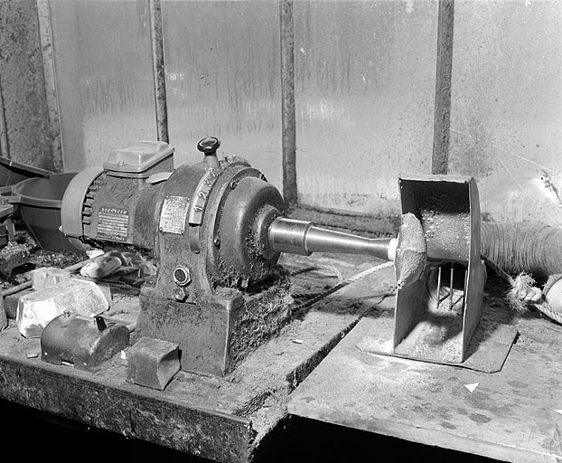 1ère machine à polir (tour à polir)