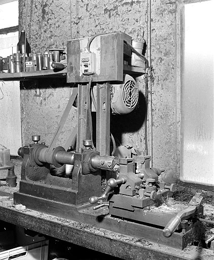 1ère machine à fraiser dite machine à floquer