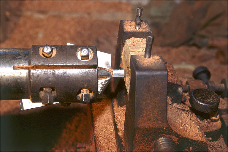 Détail de la mèche et du support de la tête de pipe.