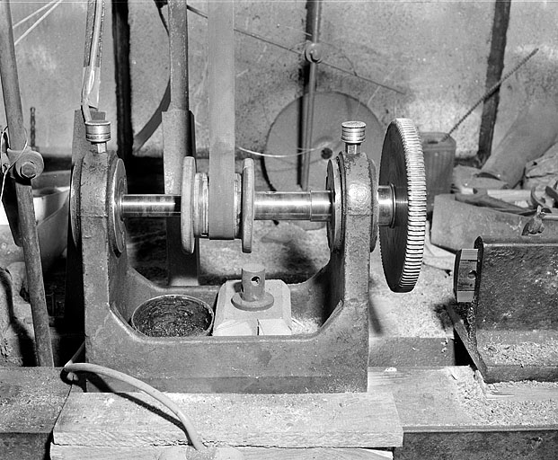 Vue d'ensemble de la machine équipée d'une fraise.
