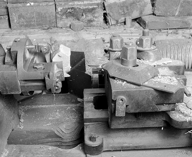 Mandrin gueule de loup et chariot porte-outils.