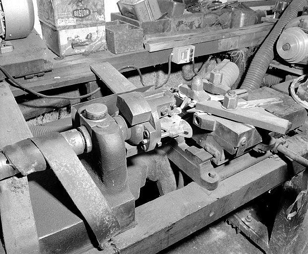 Mandrin gueule de loup et chariot porte-outils.