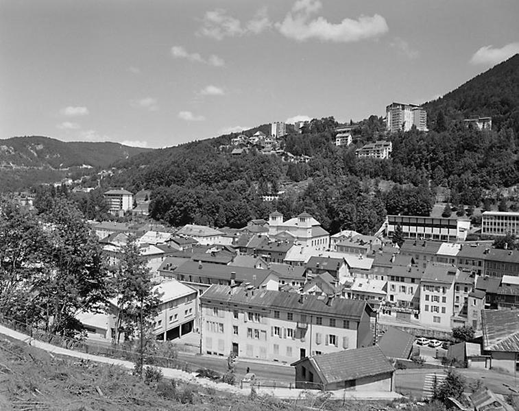 Immeubles aux n° 3 et 5 rue Pasteur et quartiers de l'église et Sur le Puits.