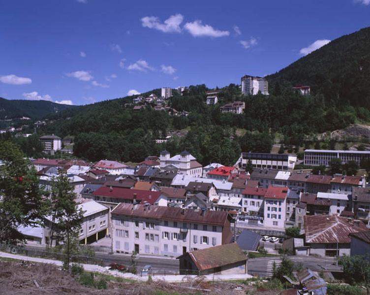 Immeubles aux n° 3 et 5 rue Pasteur et quartiers de l'église et Sur le Puits.