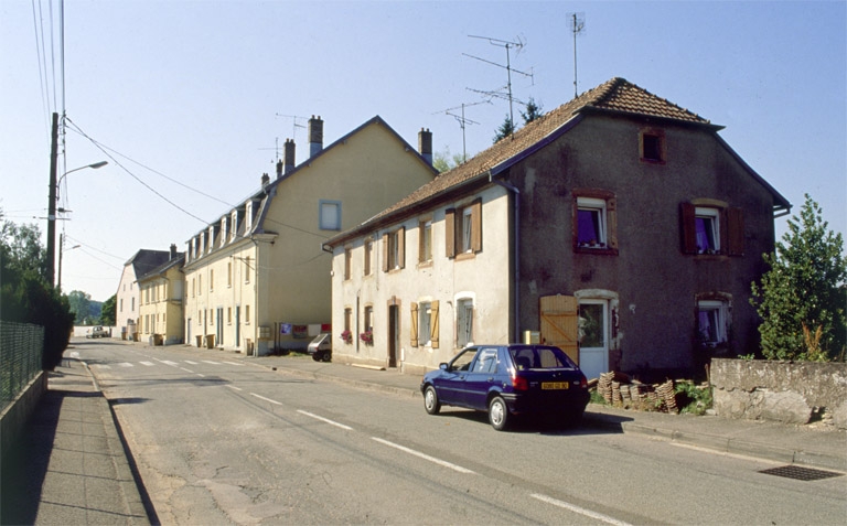 Logements et bureaux depuis la rue d'Andelnans.