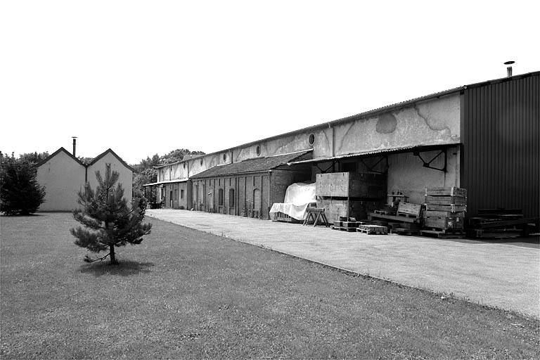 Façade postérieure des ateliers de fabrication.