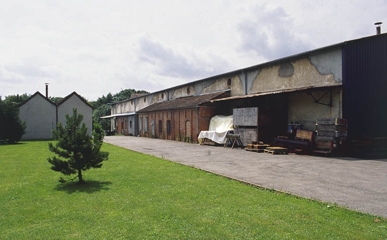 Façade postérieure des ateliers de fabrication.