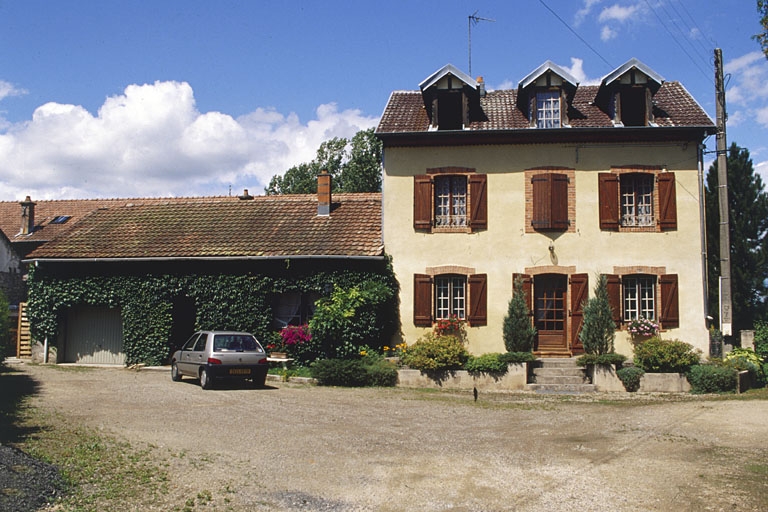Logement et bureau.