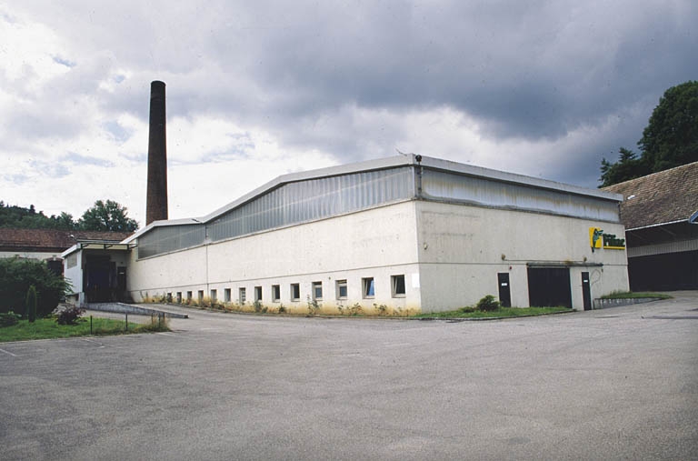 Bâtiment abritant un magasin industriel, les vestiaires et le local du comité d'entreprise.