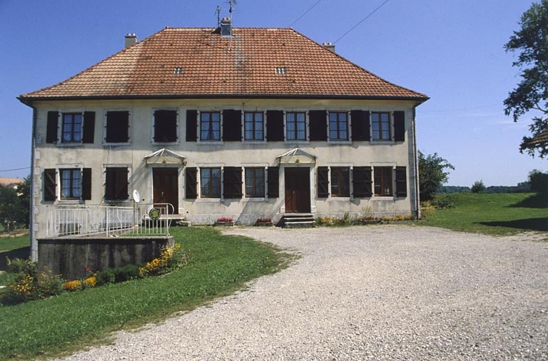 Façade ouest du logement patronal.